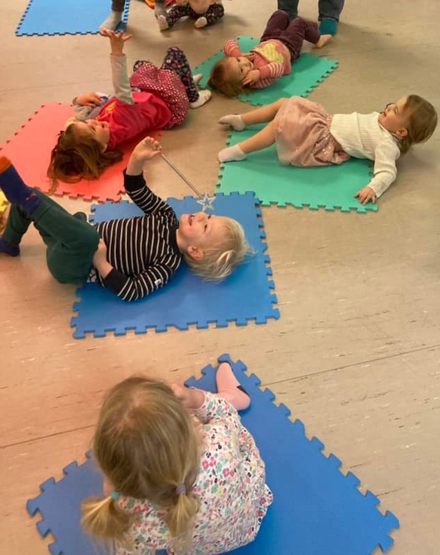 Mother, Toddler and baby creative dance and movement class in cambridge and cambridgeshire gallery image 12