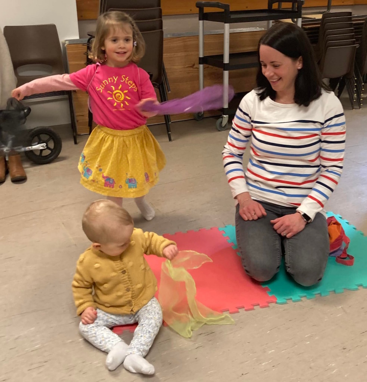 Mother, Toddler and baby creative dance and movement class in cambridge and cambridgeshire gallery image 5